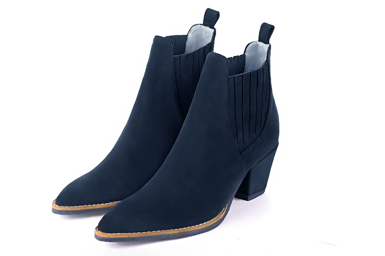 Boots habillees femme bleu marine Boots elastiques sur les cotes Bout effile. Talon mi haut conique. Modele Warren Milan